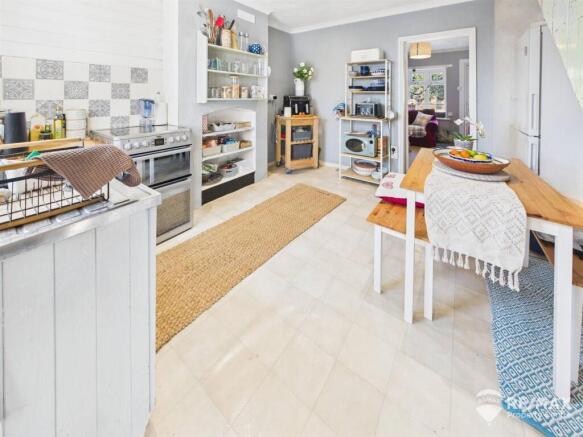 Kitchen (2).jpg