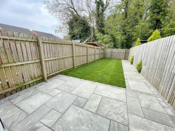 2 bed Terraced to rent Image 11