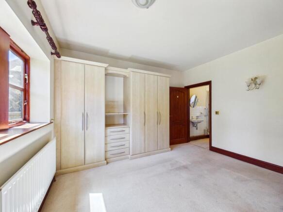3 bed Semi-Detached for sale Image 6
