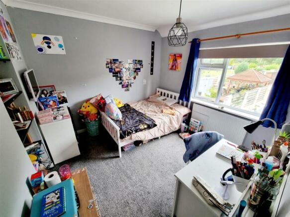 Bed 2.jpg