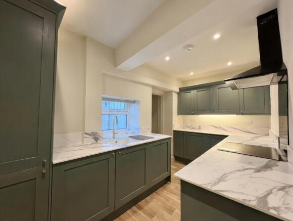 2 bed Terraced to rent Image 4