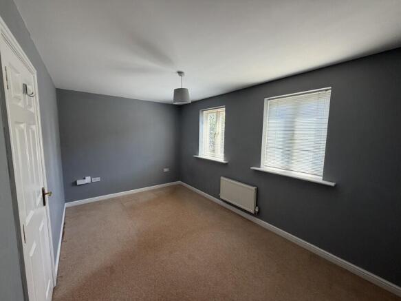 4 bed Semi-Detached to rent Image 12