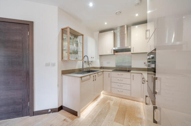 Frances Drive, Dunstable, Bedfordshire photo 4