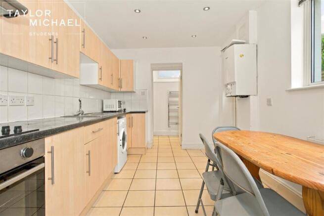 Kitchen/Dining Area