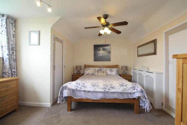 bed1.jpg