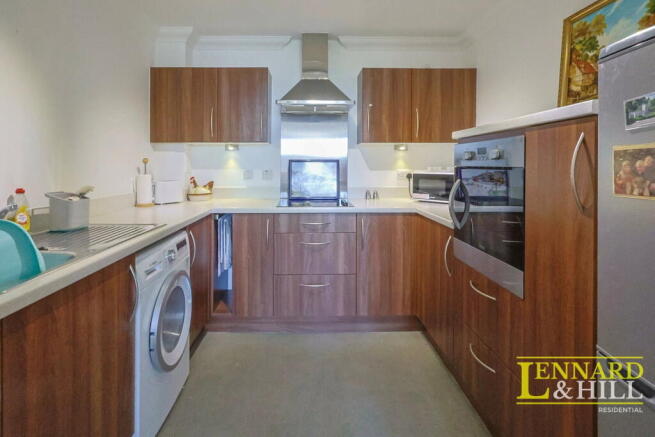 Elizabeth Gardens, Long Lane, Grays, RM16 2PQ photo 4