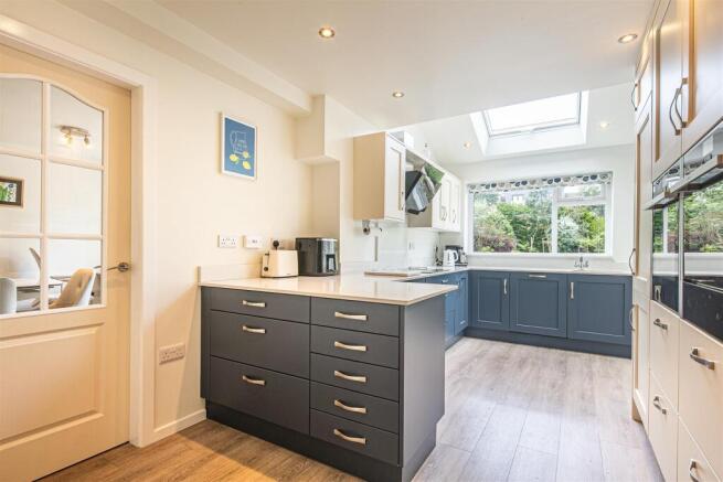 4 bed Detached for sale Image 4