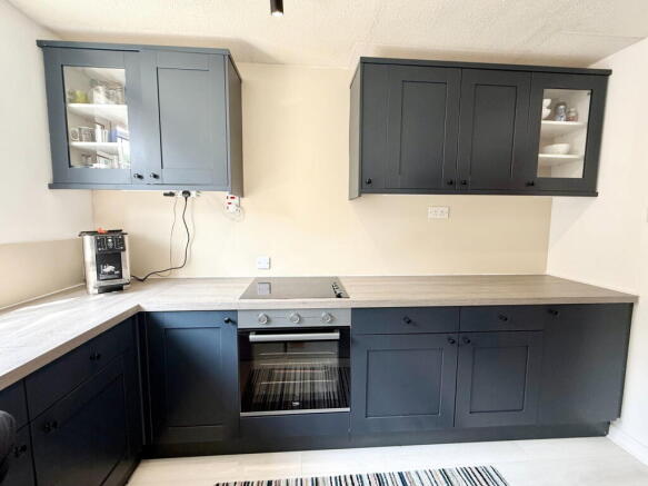 2 bed Flat for sale Image 7