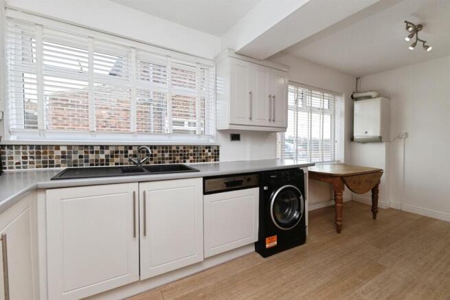 3 bed Semi-Detached for sale Image 6