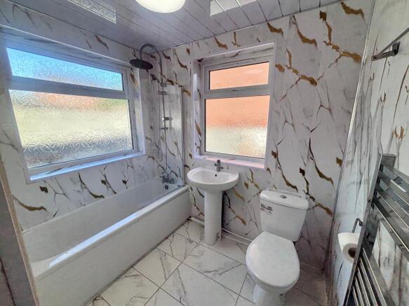 2 bed House to rent Image 5