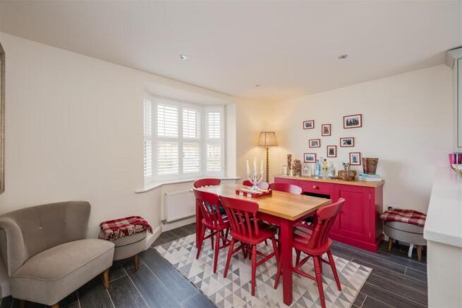 4 bed Detached for sale Image 8