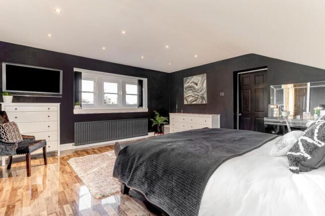 4 bed Detached for sale Image 6