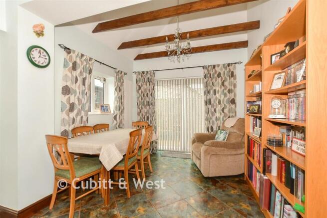 Kitchen/ Dining Room