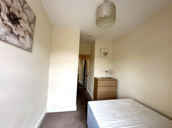 1 bed House Share to rent Image 5