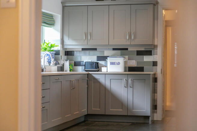 5 bed Detached for sale Image 9