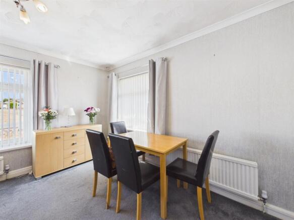 Lounge/diner: