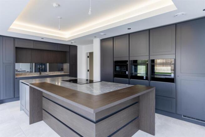 4 bed Detached for sale Image 6