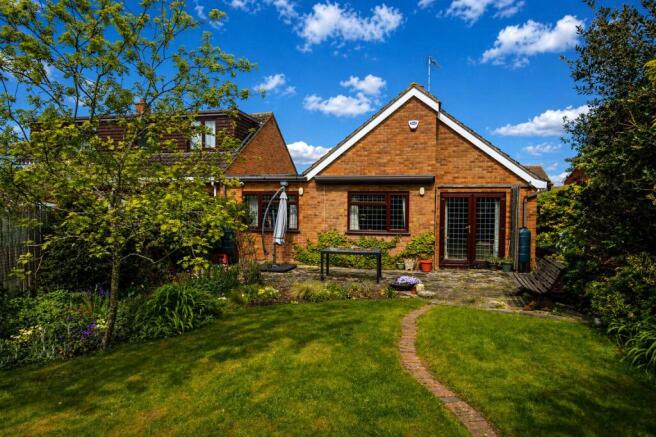 Sampshill Road, Westoning, Bedfordshire, MK45 photo 4