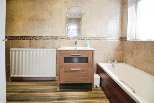 3 bed Semi-Detached Bungalow for sale Image 12