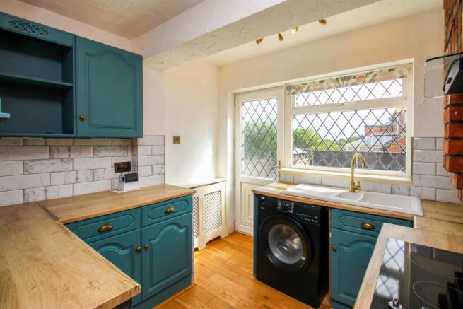3 bed Semi-Detached for sale Image 6