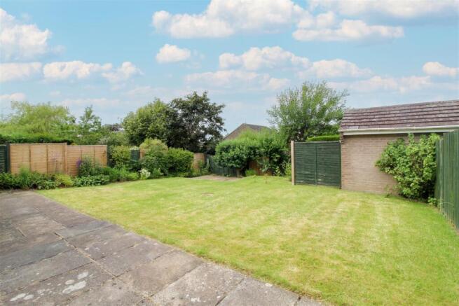 4 bed Detached to rent Image 7