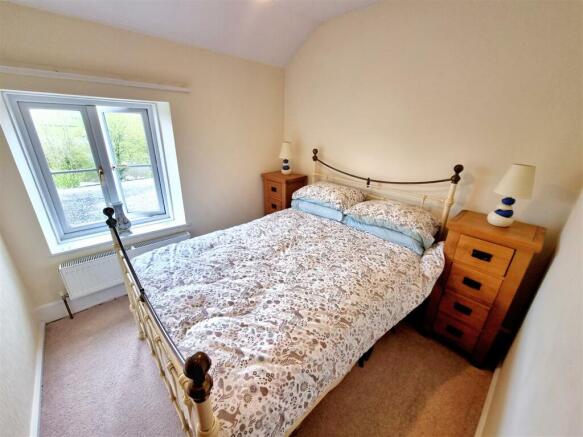 Bed 2.jpg