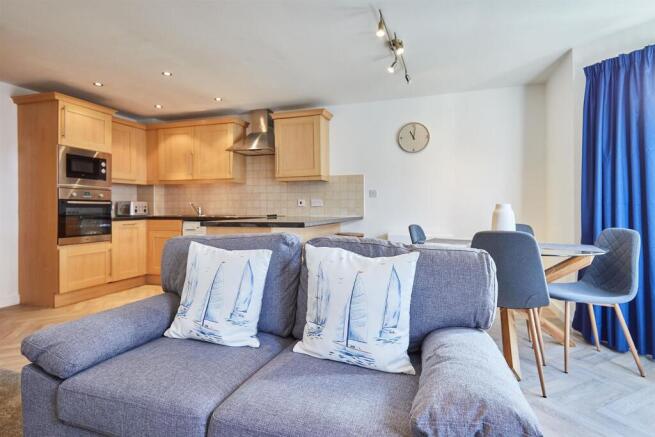2 bed Apartment for sale Image 10