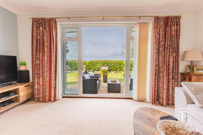 Laxton Grove, Great Holland, Frinton-On-Sea photo 4