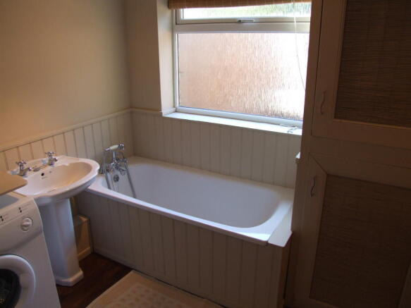BATHROOM/WC