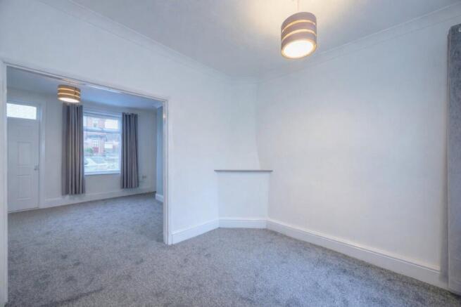 2 bed Terraced to rent Image 6