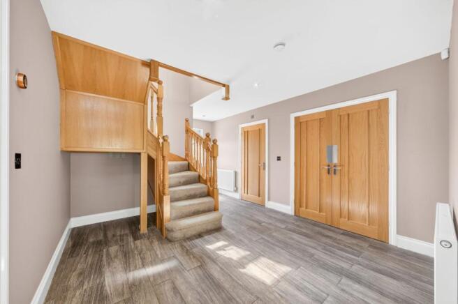 5 bed House for sale Image 6