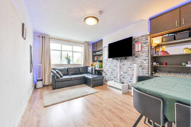 Holsgrove Court, East Acton, London, W3 photo 2