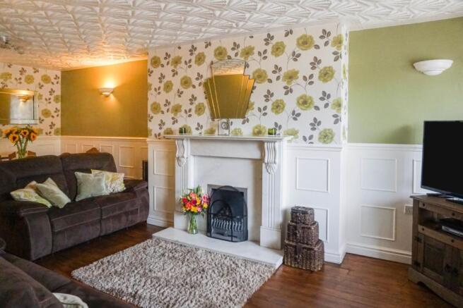 Lounge/Dining Room