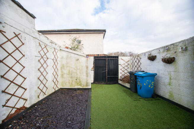 2 bed End of Terrace to rent Image 12