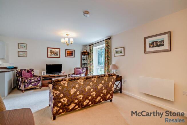 2 bed Apartment for sale Image 8