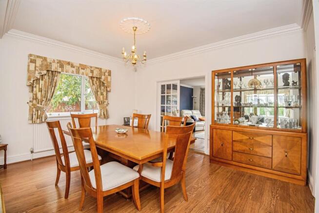 4 bed Detached for sale Image 8