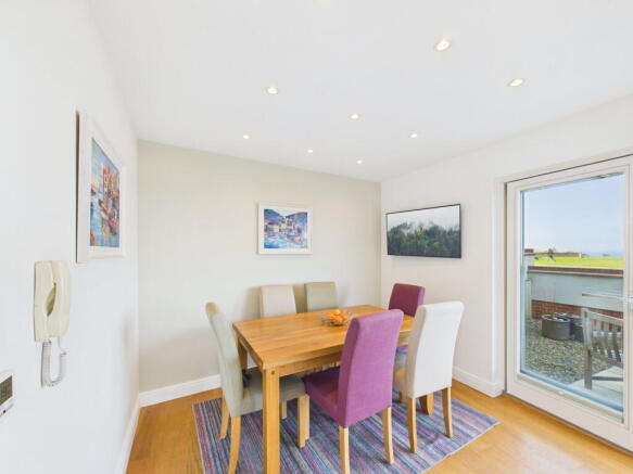 3 bed Town House for sale Image 10