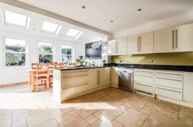 Kitchen 1.jpg