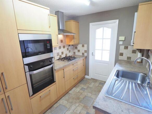 Modern Kitchen With Integrated Applainces 437