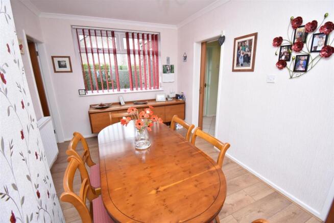 DINING ROOM.jpg