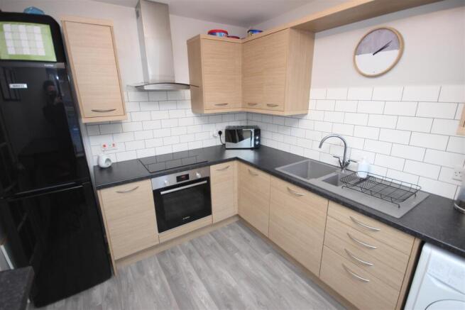 FITTED KITCHEN