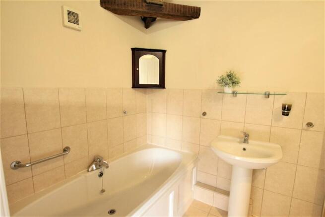 MASTER EN-SUITE