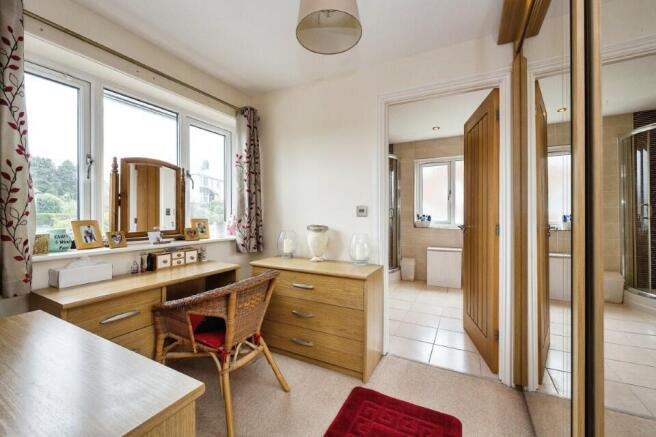 Walk in wardrobe/ Dressing room