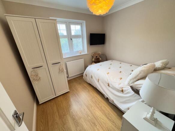 BEDROOM (REAR)