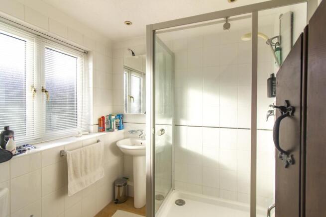 ensuite.jpg