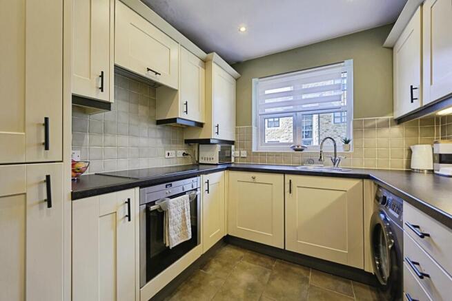 3 bed Semi-Detached for sale Image 6