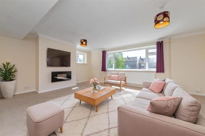 84HughendenRoad-10 - Living Room - Standard - 16.j