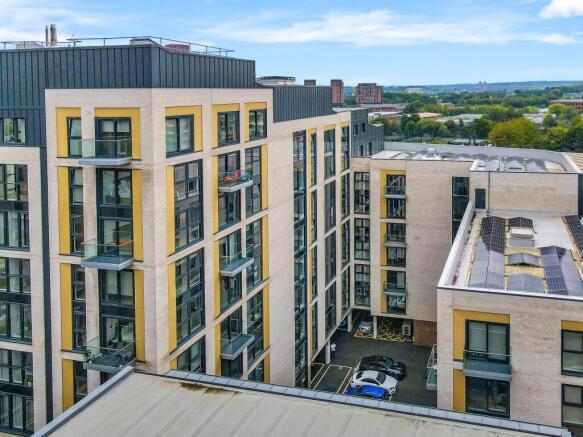 2 bed Apartment to rent Image 12