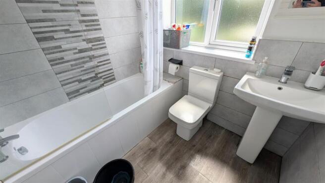 3 bed Semi-Detached to rent Image 10