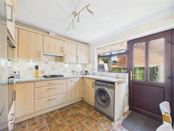 3 bed Detached Bungalow for sale Image 4